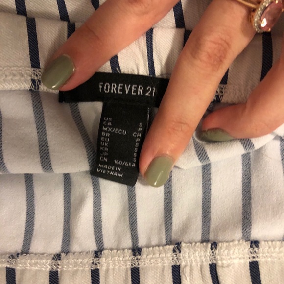 Unused set: crop top and matching skirt - Picture 2 of 7